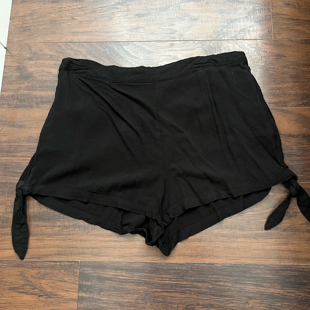 BLACK SHORTS